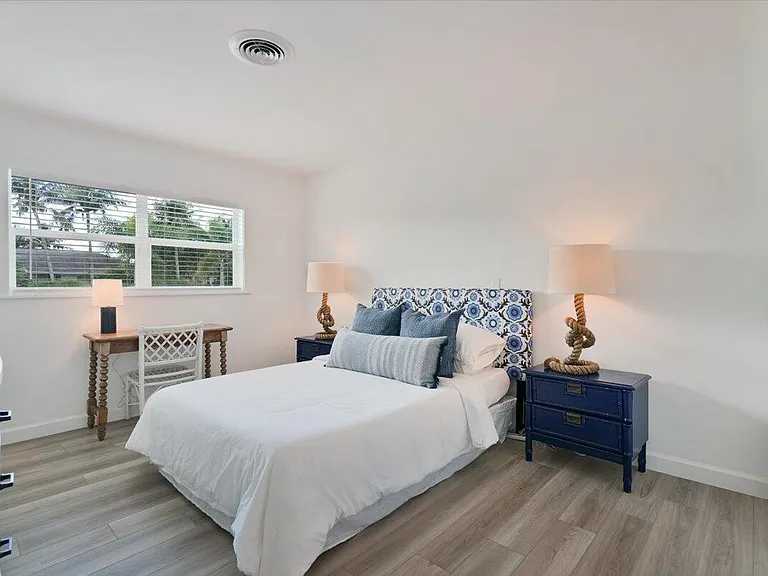 76 Fairview W — Photo 18