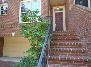 1526 N Colonial Ct, Arlington, VA 22209