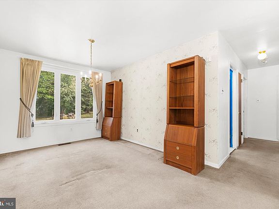 5th image of 115 Lea Dr