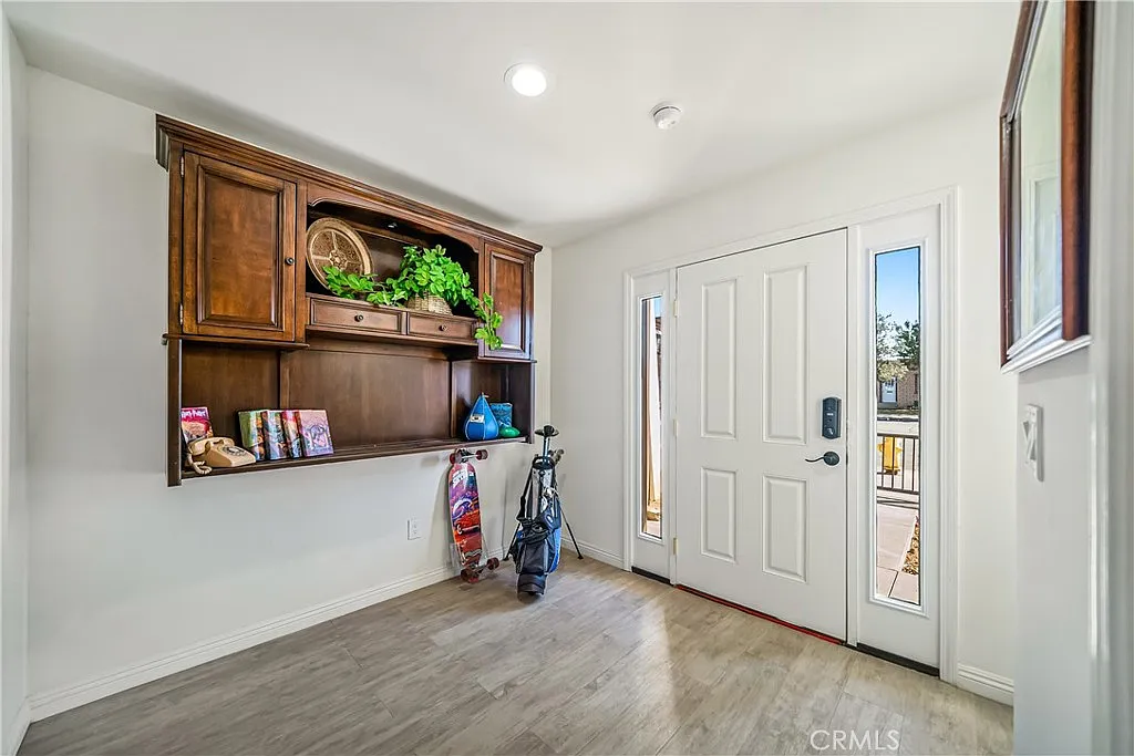 4 bed, 4.5 bath, 2278 sqft, $4,100 — Photo 2