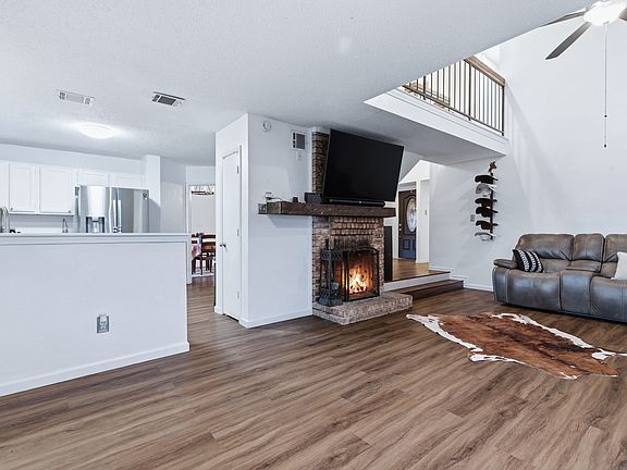 4th image of 2421 Warrington Dr