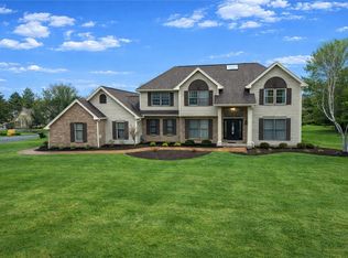 3 Fairway Xing, Pittsford, NY 14534