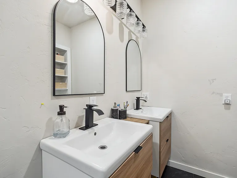 1717 N High St — Photo 13