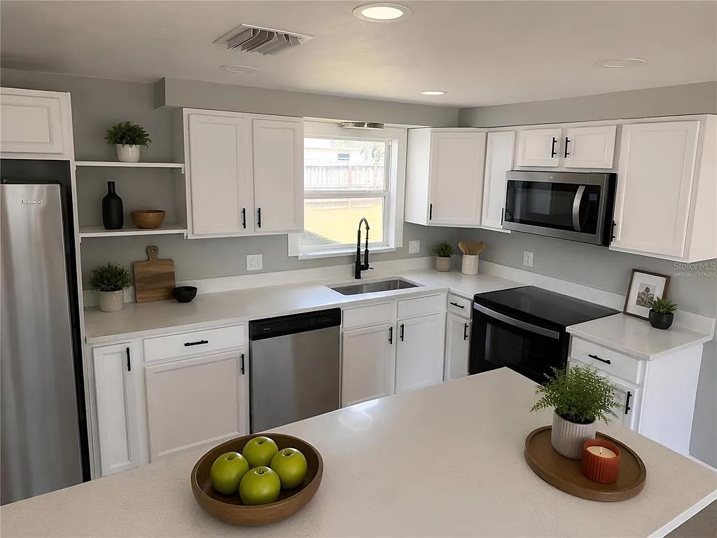 3 bed, 2.0 bath, 936 sqft, $2,000 — Photo 3