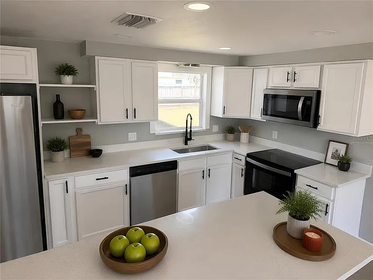 3511 Cambridge St — Photo 3