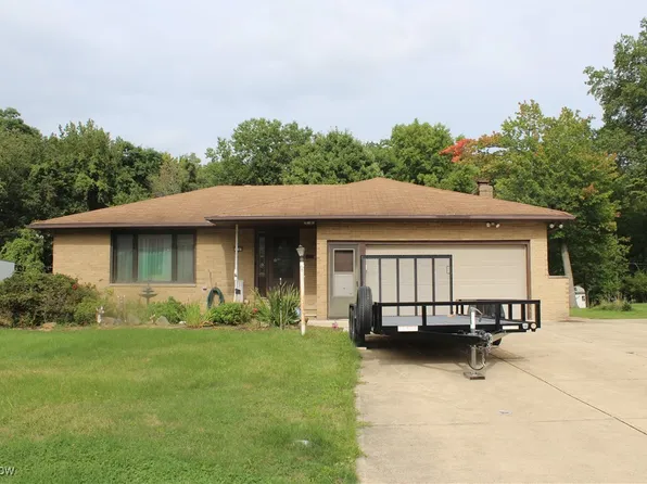 1185 E Dartmoor Ave, Seven Hills, OH 44131