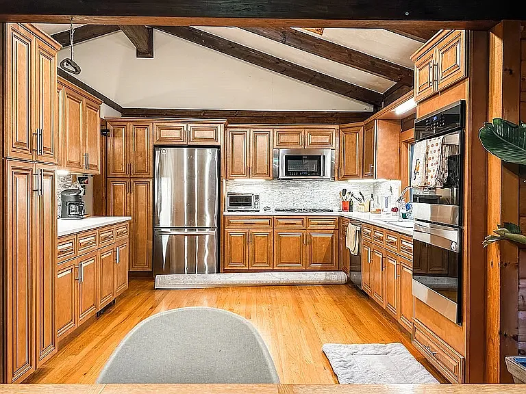 310 Salem St — Photo 33