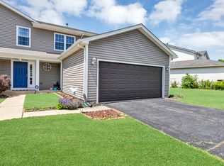 1004 Oak Ridge Dr, Streamwood, IL 60107