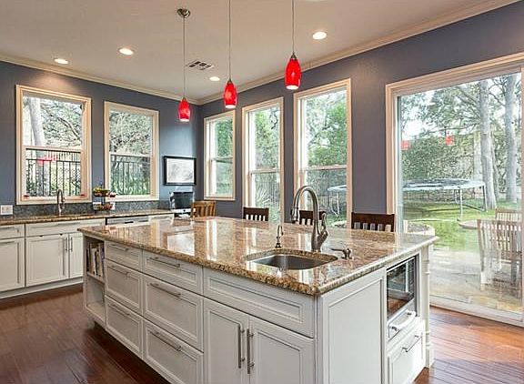 Recently remodeled large gourmet kitchen.