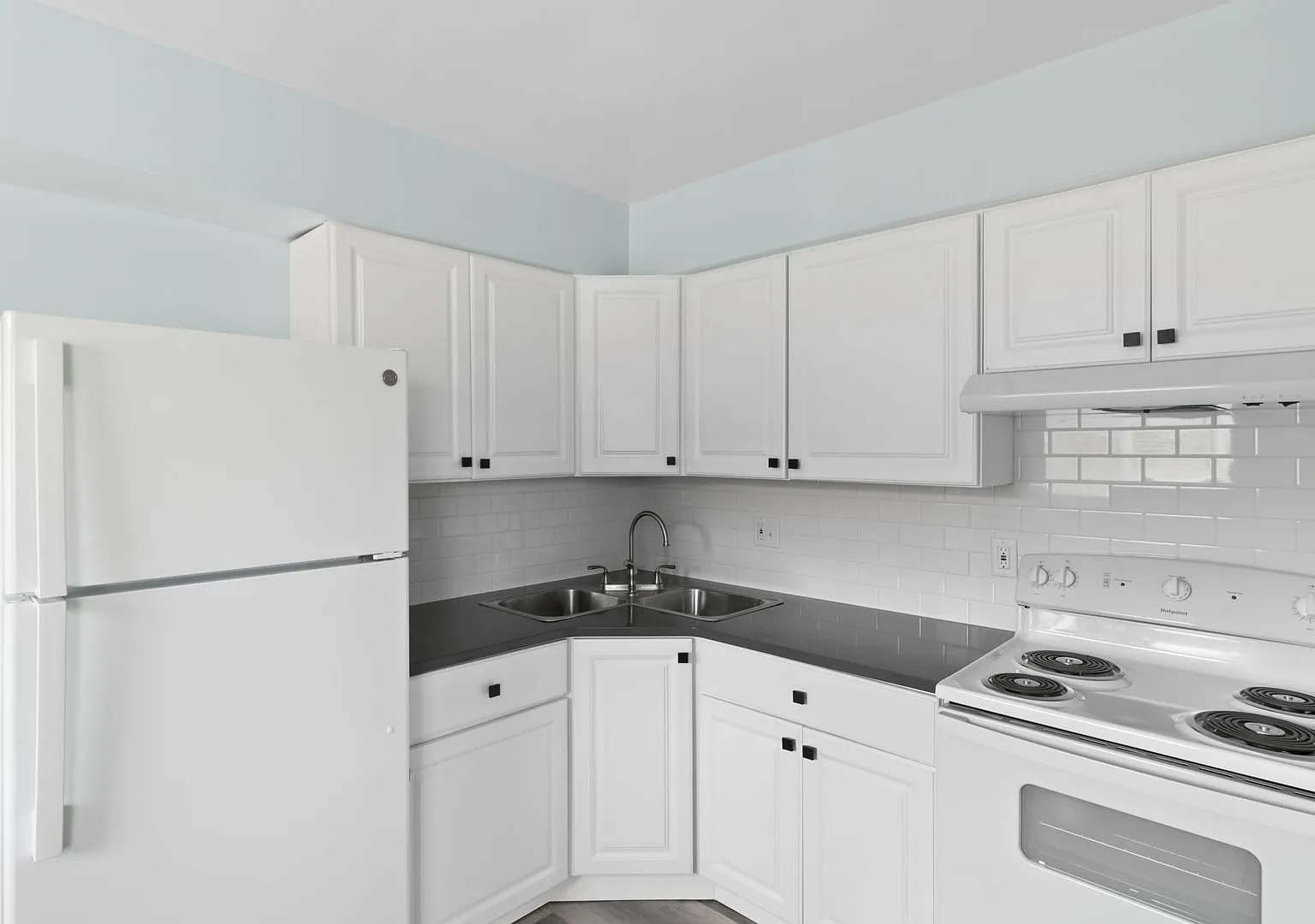 Skyline Apartments — Photo 3