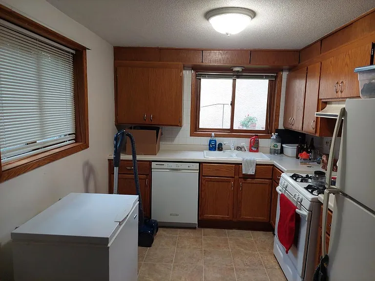 1258 N Eustis St — Photo 6