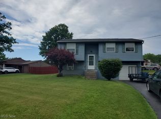 3697 Oakview Dr, Girard, OH 44420