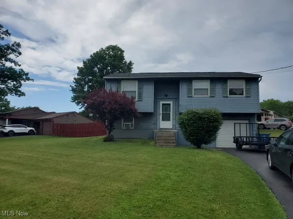 3697 Oakview Dr, Girard, OH 44420