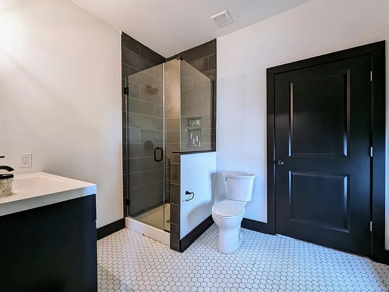 447 Linwood Ave — Photo 10