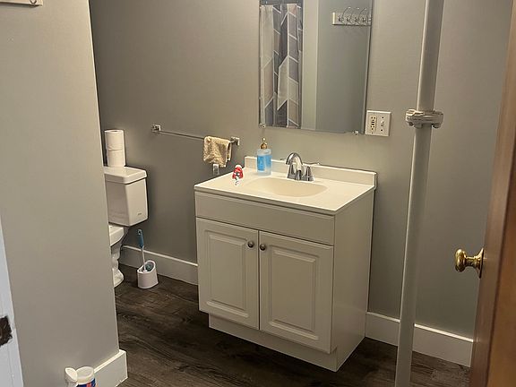 4th image of 7 Bank St #6