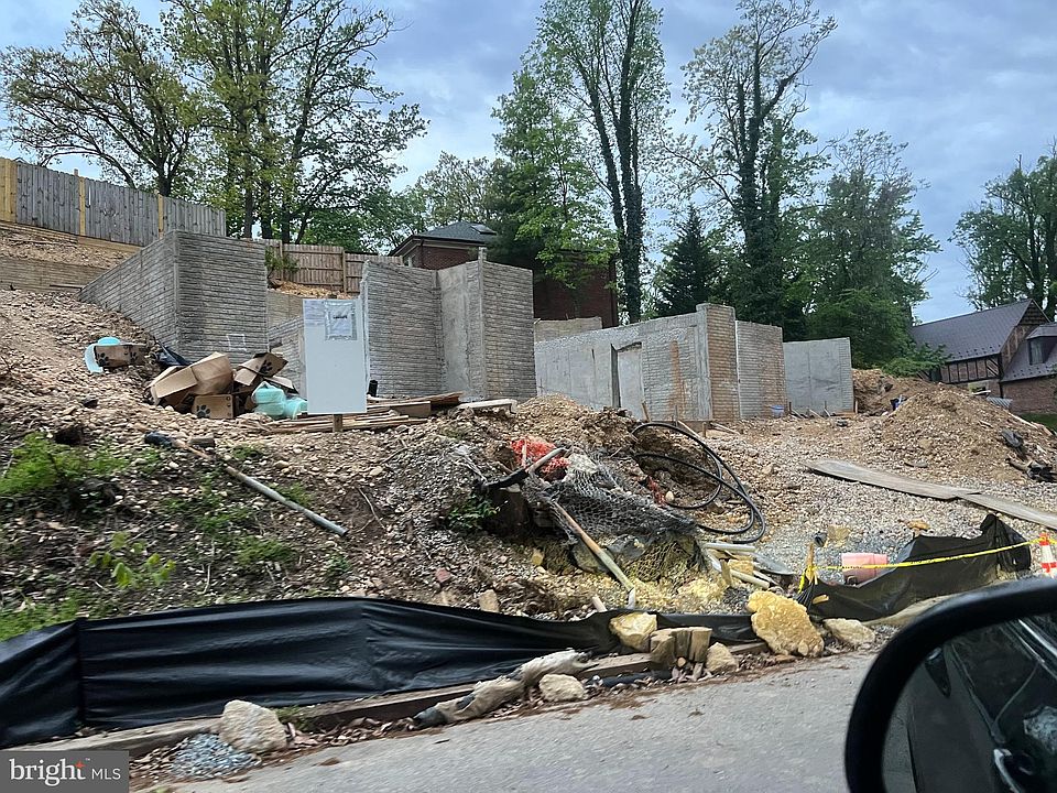 2nd image of 3139 Westover Dr SE