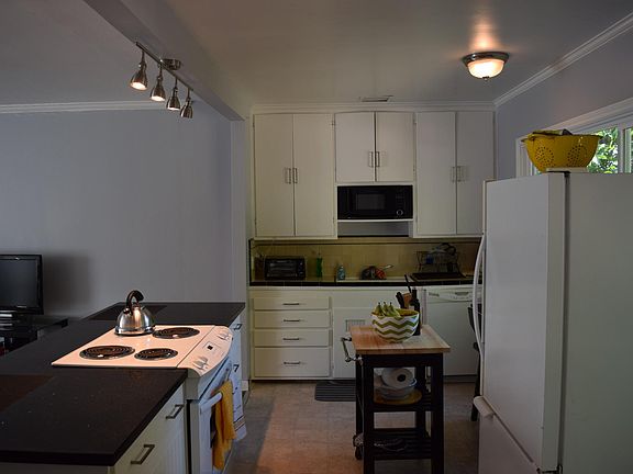5th image of 722A Linden Ave