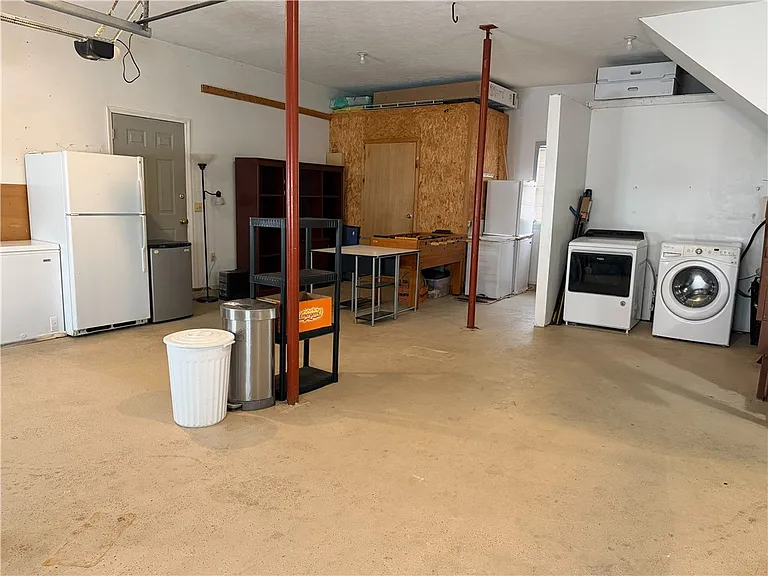 112 Central Dr — Photo 37