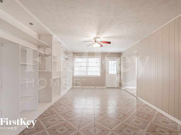 3rd image of 4610 Anice St