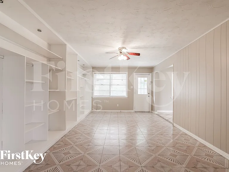4610 Anice St — Photo 3
