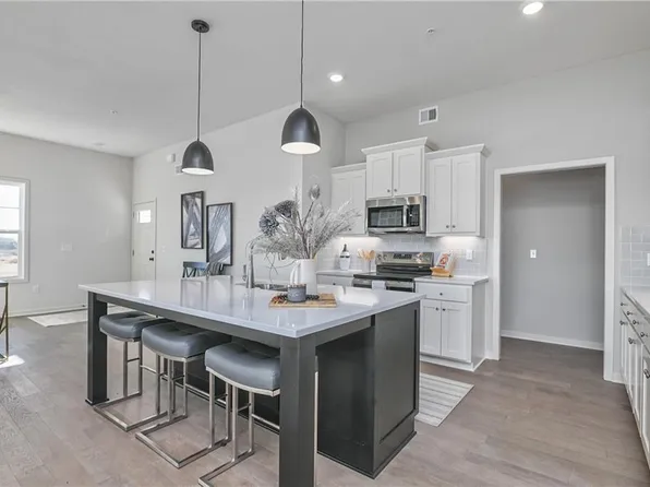 119 S Diane Dr, Olathe, KS 66061