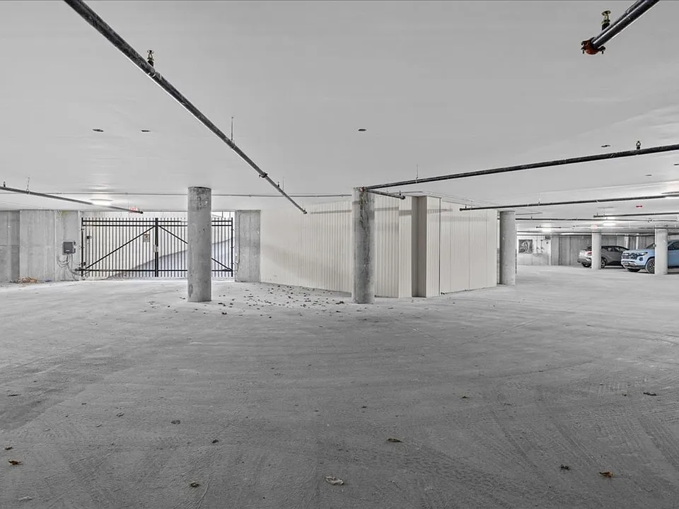 Building Photo 4