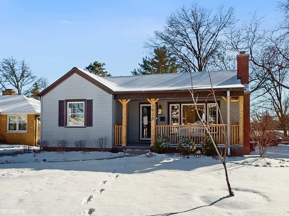 1916 E York Ln, Wheaton, IL 60187