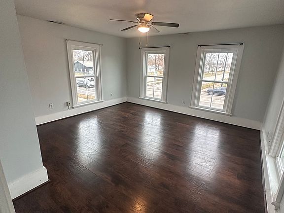 2nd image of 3019 Lincolnway E