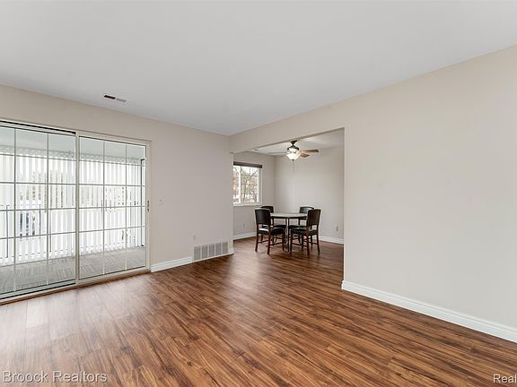 5th image of 420 Baldwin Ave APT 84