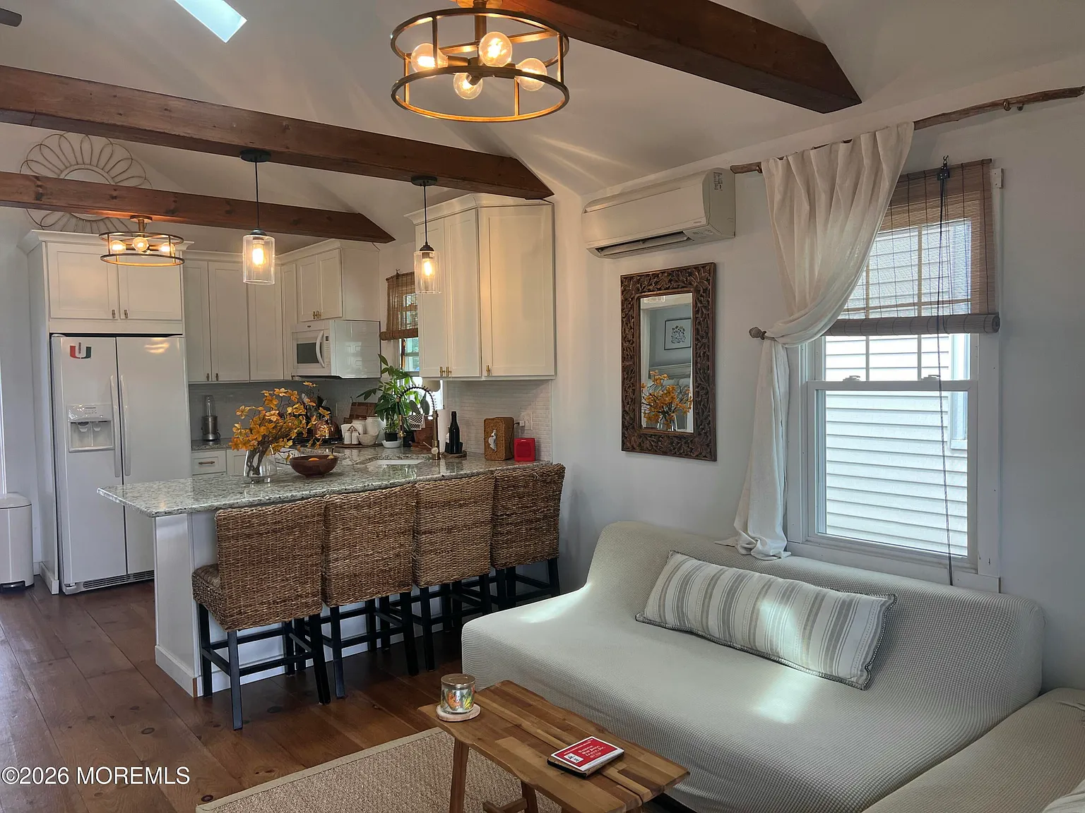 2 bed, 580 sqft, $2,300 — Photo 2