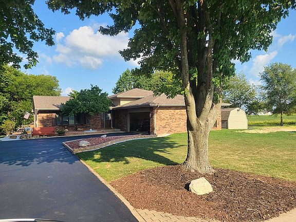 2nd image of 3255 Wintergreen Dr