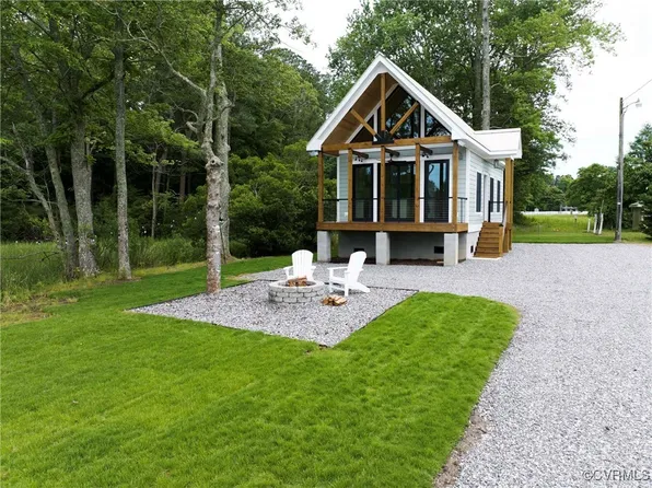 138 Delta Dr, Deltaville, VA 23043