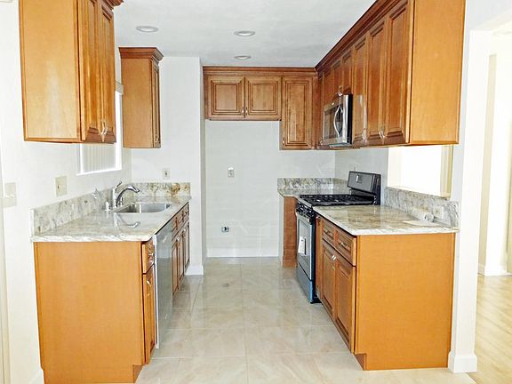 Completely remodeled kitchen: porcelain tile floor, all new
