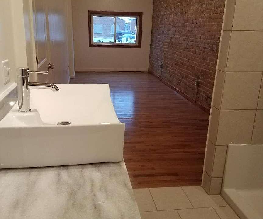 MARBLE VANITY BATH/BEDROOM 
