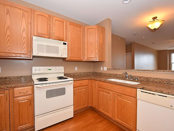 4th image of 3862 S Lake Dr #133