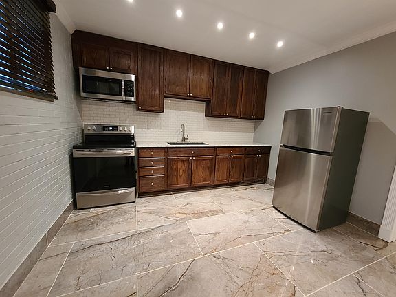 4th image of 3108 Aster St #G