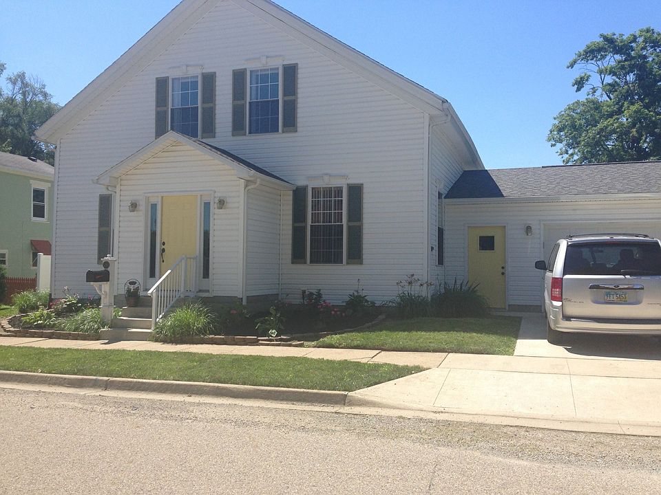 1st image of 210 W Walnut St