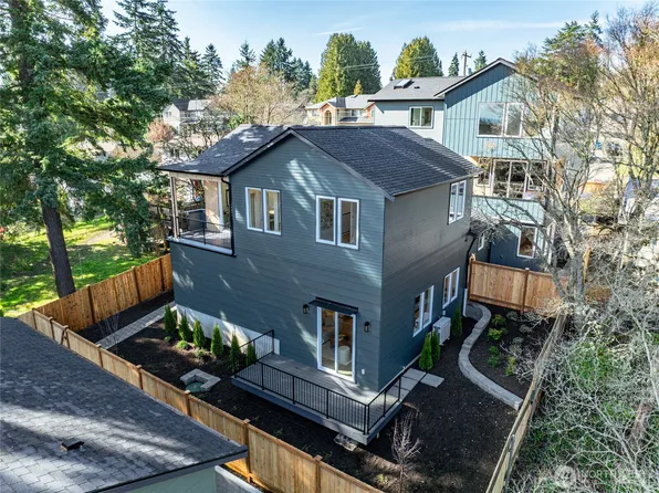 11738 -B 23rd Avenue NE, Seattle, WA 98125