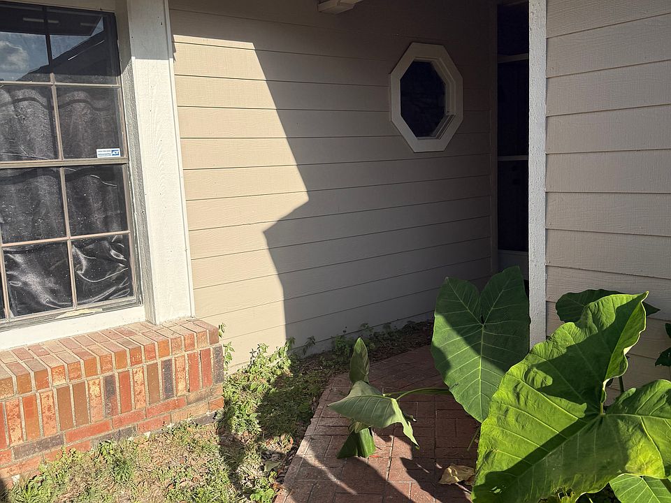 1st image of 1913 Spruce Ct