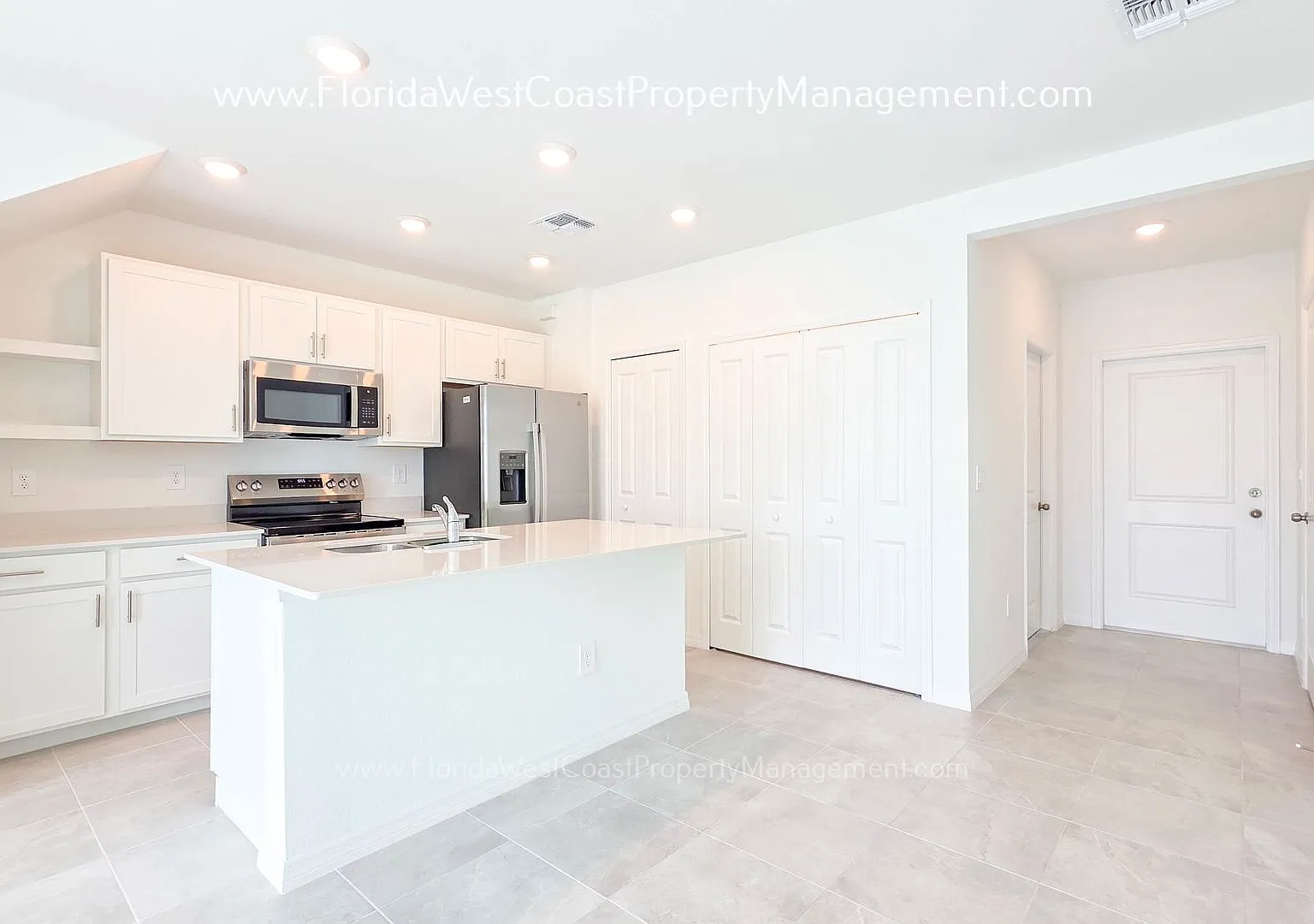 Brand New Townhome! Aurora At Lakewood Ranch! Move In Ready! Community Pool! — Photo 3