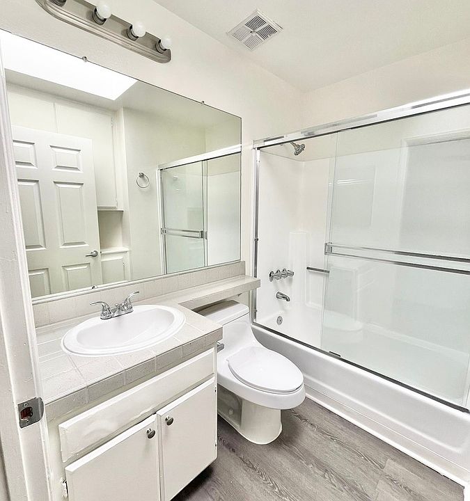 2nd image of 3464 Mentone Ave #103