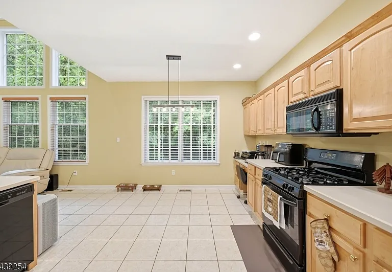 75 Spring Hill Cir — Photo 6