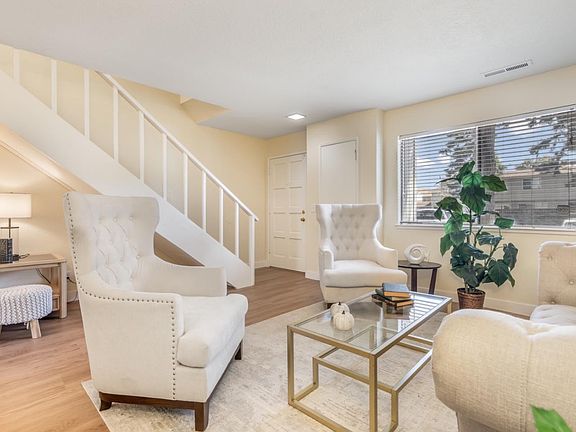 4th image of 656 Foster Ct APT 2