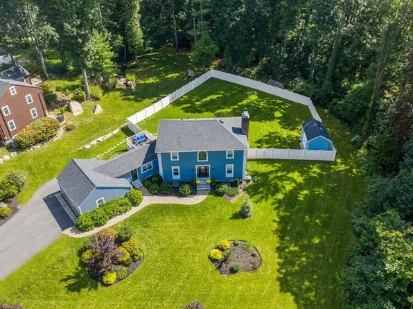4 Stoneway, Lynnfield, MA 01940