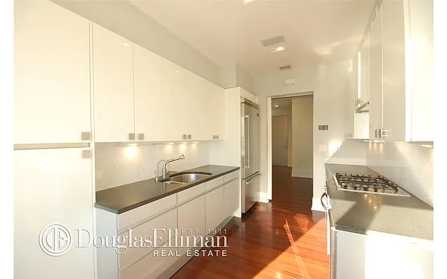 Rented by Douglas Elliman | media 17