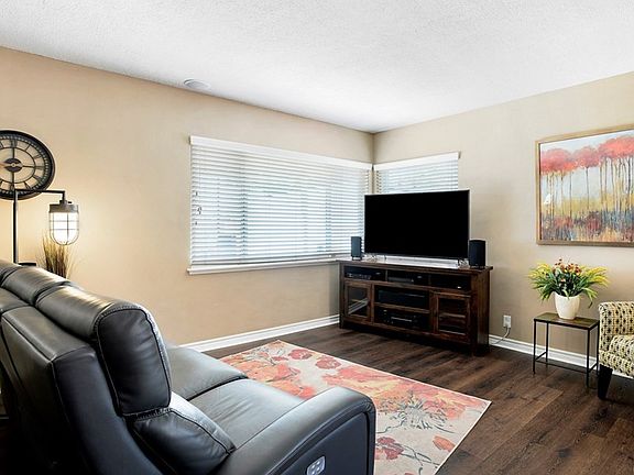 5th image of 11826 Armsdale Ave