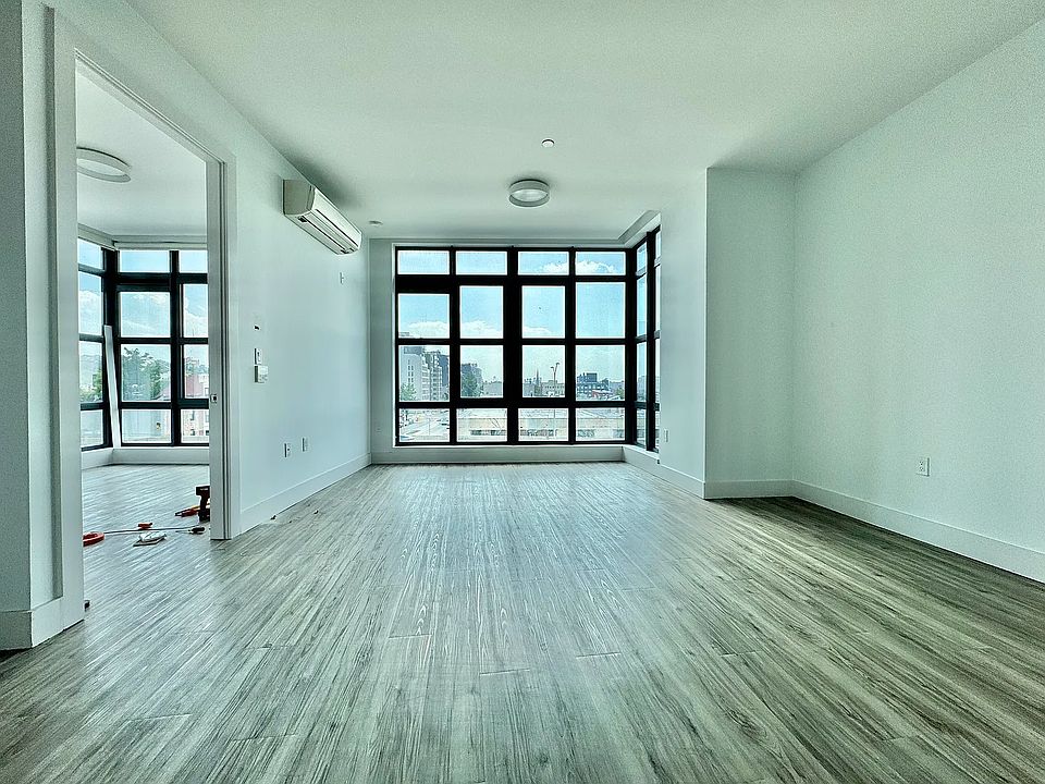 1st image of 584 4th Ave #414