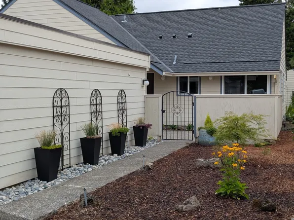 50 NE Village Squire Ave Unit 16, Gresham, OR 97030