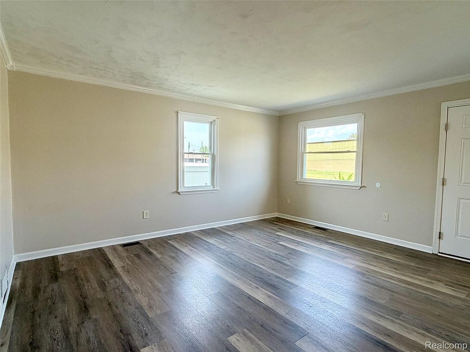 341 Sibley Rd, photo 17