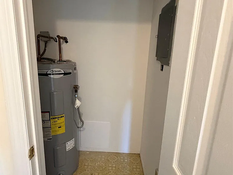 44 Athens Ct — Photo 11